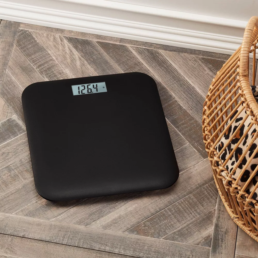 Lightweight Curved Plastic Digital Bathroom Weight Scale